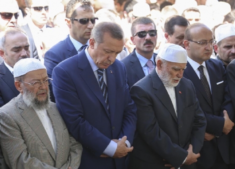 ERDOĞAN’IN CAMİDE YAŞADIĞI RAHATSIZLIĞIN BİLİNMEYENLERİ