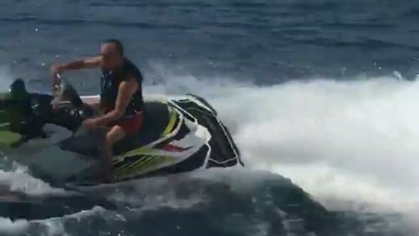 ÜZÜLDÜK MÜ? ALİ AĞAOĞLU JET SKİ YAPARKEN KABURGALARINI KIRDI