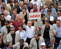 KILIÇDAROĞLU,ADALET YÜRÜYÜŞÜNÜ ANLATIRKEN SORDU,CEMAATİ DEVLETE YERLEŞTİREN BEN MİYİM?