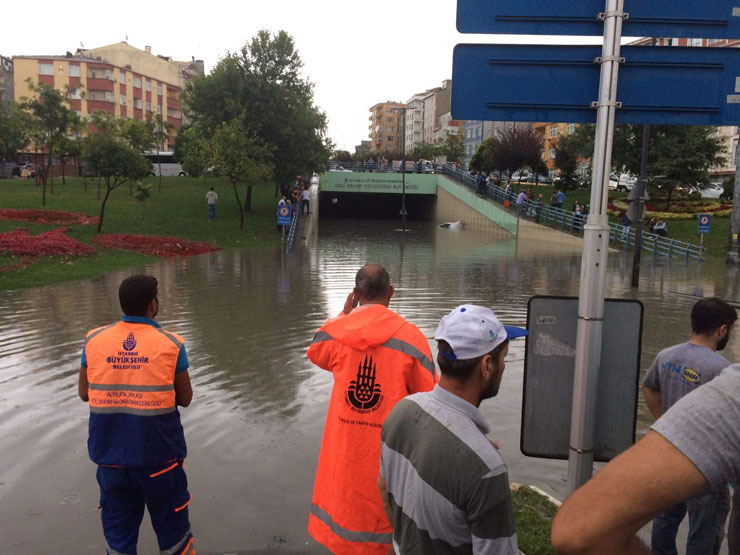 YOL YAPTIK,TÜNEL YAPTIK,KÖPRÜ YAPTIK DİYENLER BU MANZARANIN SORUMLUSU