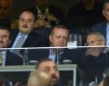 FENER BAHÇE TARAFTARI ERDOĞAN’I İZMİR MARŞIYLA KARŞILADI