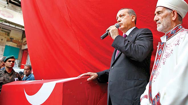 CHP’Lİ VEKİLLERDEN ERDOĞAN’IN SÖZLERİNE SERT YANIT,ŞEHİT CENAZESİNDE SİYASET YAPANLAR..