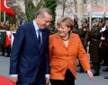 VİDEO-ERDOĞAN,MERKEL’İ İŞARET EDİP,OY VERMEYİN DEDİ,ORTAM GERİLDİ