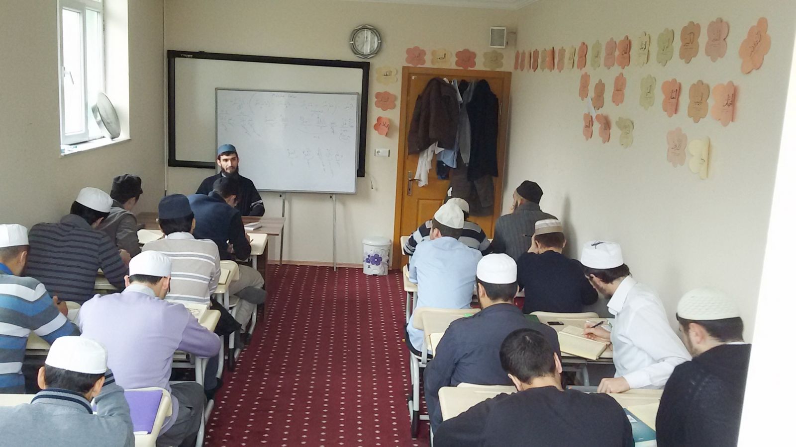 TÜRKİYE NEREYE? MEDRESELER DİRİLİYOR,OKUL BAHÇELERİNE CAMİ