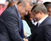 AKP İÇİNDE BÜYÜK OPERASYON HAZIRLIĞI MI? DAVUTOĞLU’NU GÖTÜREN PELİKAN DOSYASI YENİDEN GÜNDEMDE