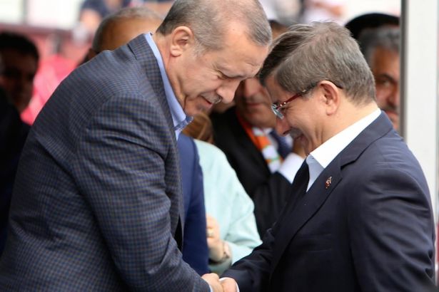 AKP İÇİNDE BÜYÜK OPERASYON HAZIRLIĞI MI? DAVUTOĞLU’NU GÖTÜREN PELİKAN DOSYASI YENİDEN GÜNDEMDE