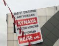 AKP’DEN KILIÇDAROĞLU’NA PANKARTLI PROTESTO,FAŞİST DİKTATÖR ARIYORSAN AYNAYA BAK