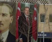 BOLU’DA AÇIM AÇ DİYE BAĞIRAN VATANDAŞ,ERDOĞAN POSTERİNİ İNDİRDİ,GÖZ ALTINA ALINDI