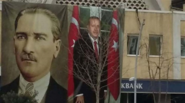 BOLU’DA AÇIM AÇ DİYE BAĞIRAN VATANDAŞ,ERDOĞAN POSTERİNİ İNDİRDİ,GÖZ ALTINA ALINDI