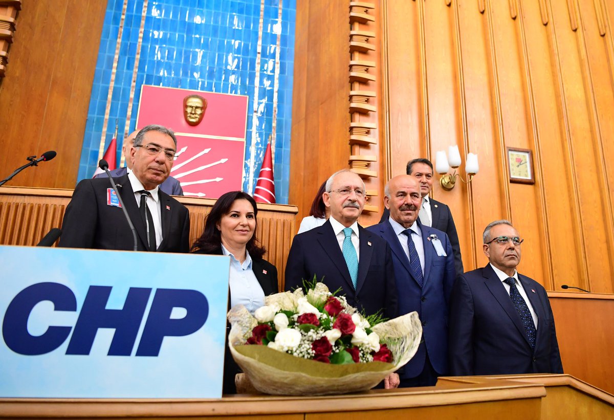 FAŞİZME KARŞI OMUZ OMUZA SLOGANIYLA MHP’LİLER,CHP’YE KATILDI