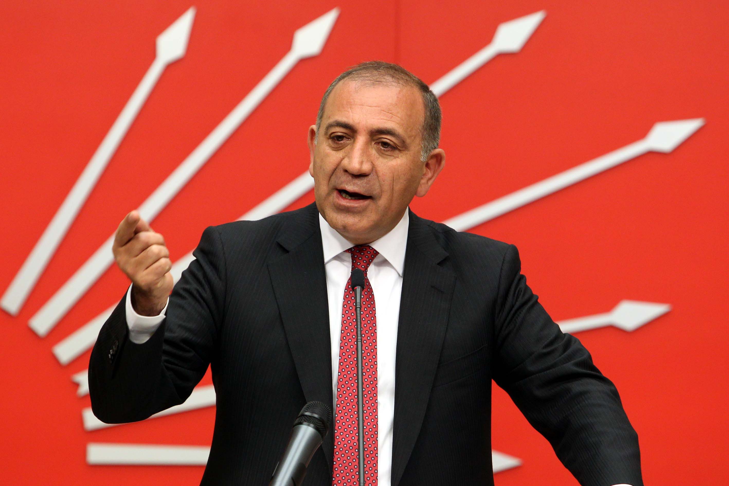 HAKİMDEN CHP’Lİ GÜRSEL TEKİN’E HAKARET