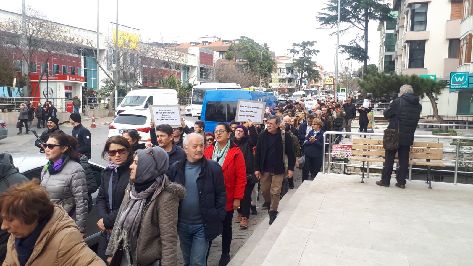 KAMUSAL ALANI VAKFA VERİLEN HALK YÜRÜYÜŞ YAPTI