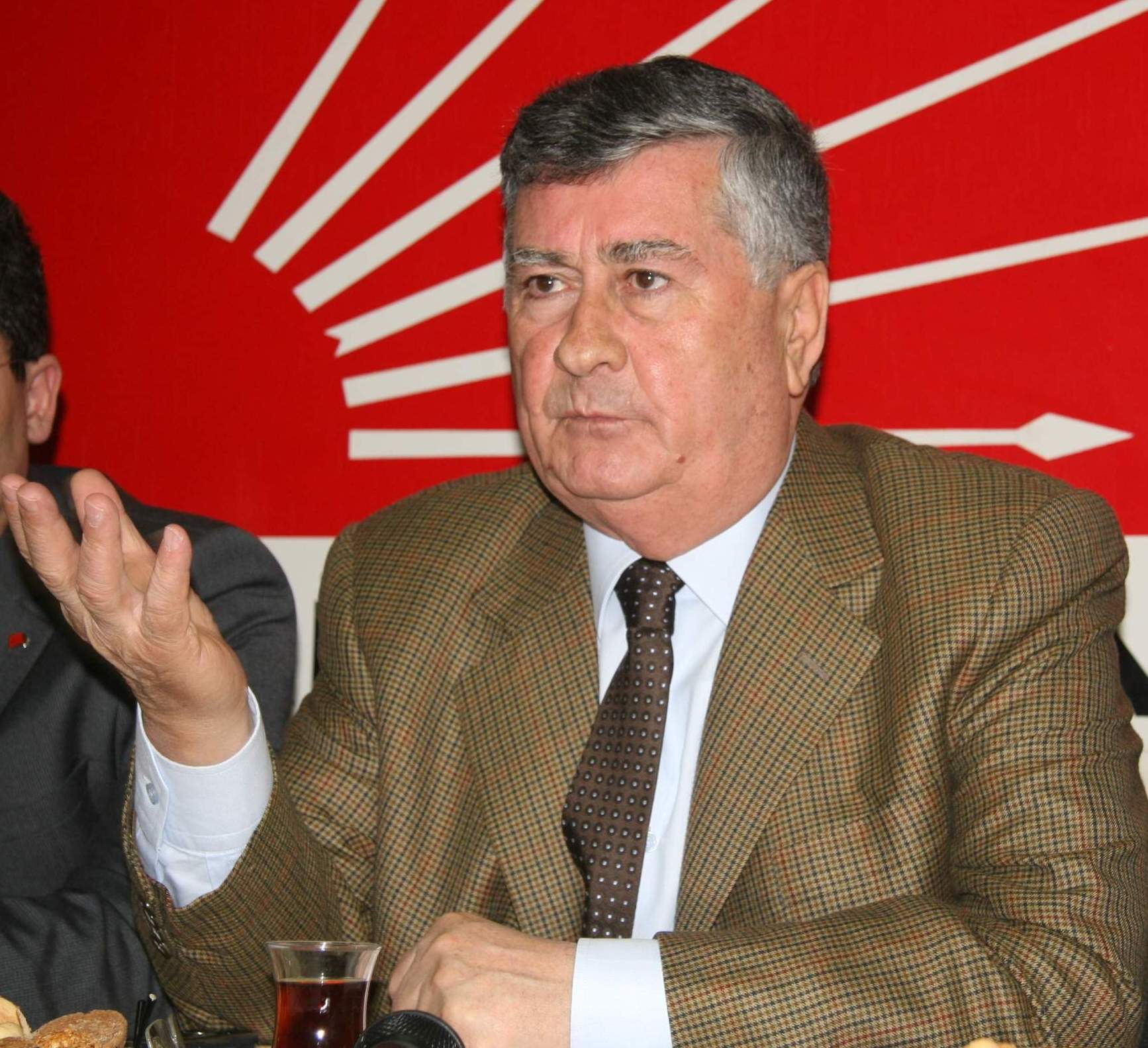 CHP’DE ADNAN KESKİN ŞOKU