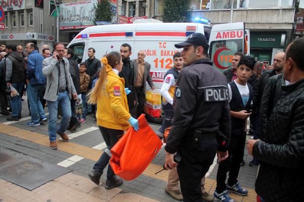 TOPLUM NEREYE? DİNİMİZE AYKIRI DEDİ,BROŞÜR DAĞITANLARI VURDU