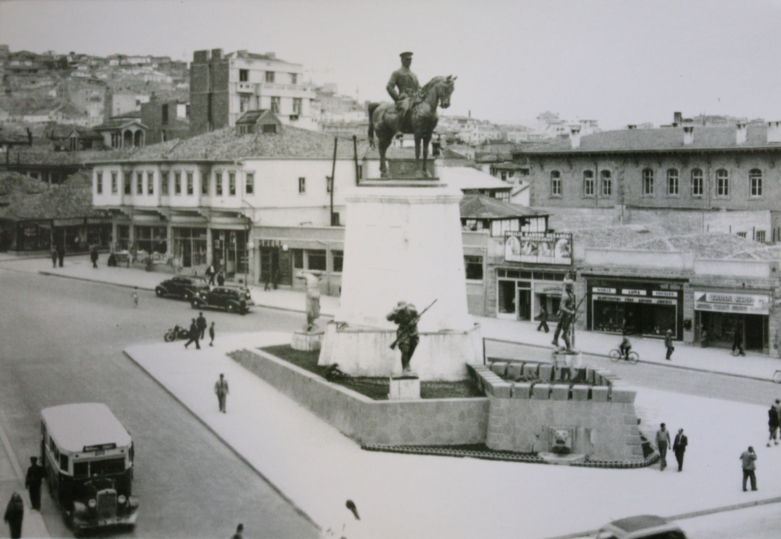 AMAÇLARI KURUCU İRADENİN BAŞKENTİNİ YOK ETMEK