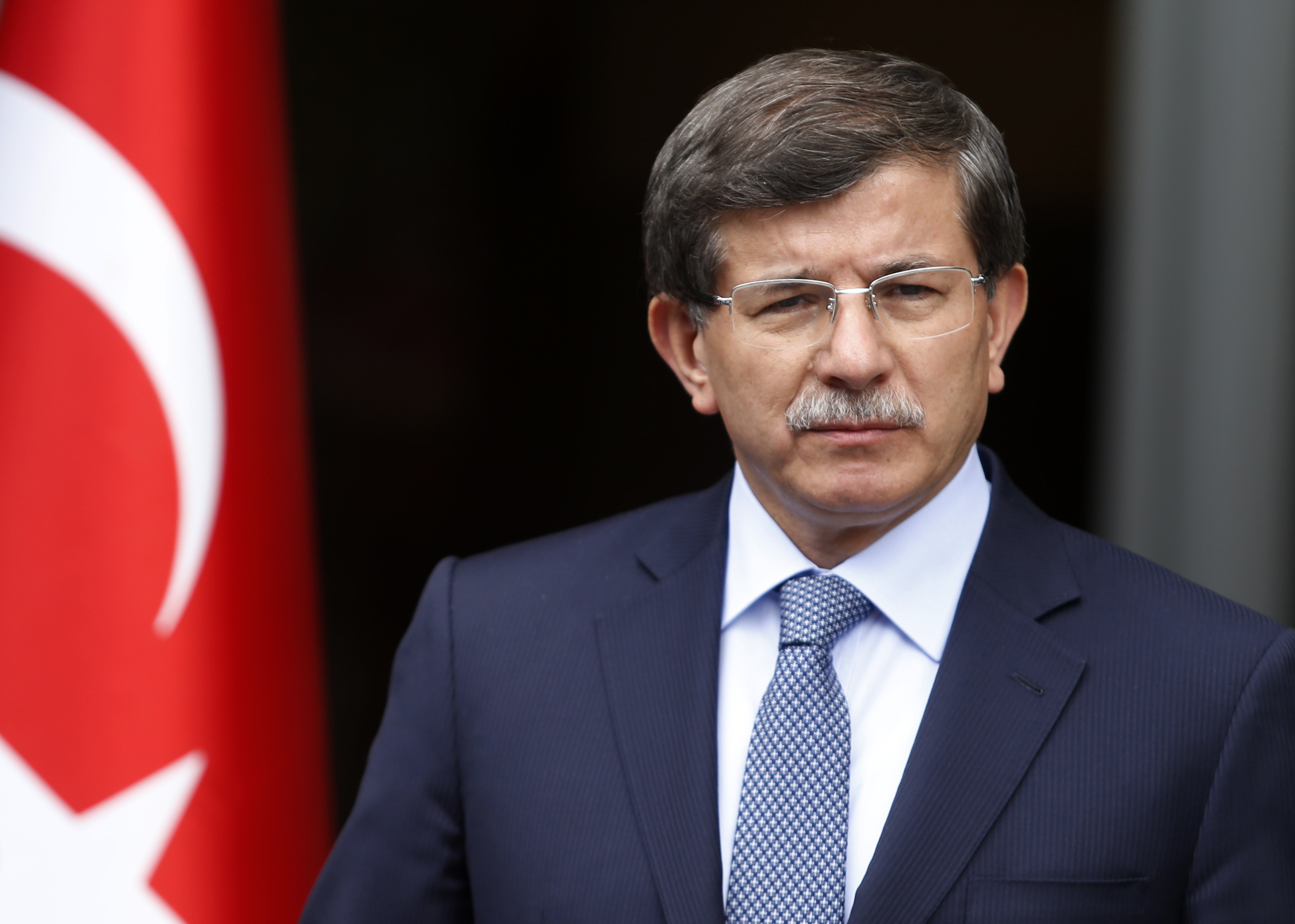 DAVUTOĞLU BASINA AHLAK DERSİ VERDİ