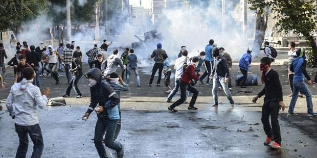 SUR YARASI KAŞINIYOR,DİYARBAKIR’DA SUR PROTESTOSUNDA OLAYLAR ÇIKTI