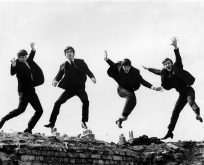 THE BEATLES’I EYLEMCİ LİSELİ SANAN KAFA