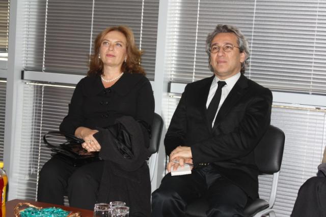 CAN DÜNDAR’A ÖFKE EŞİNE YANSIDI,YURT DIŞI YASAĞI