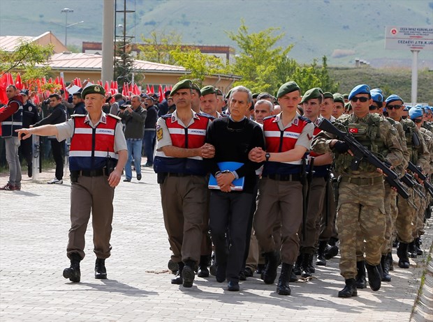 DARBE TEŞEBBÜSÜ,GENEL KURMAY BAŞKANI VE MİT MÜSTEŞARININ BİLGİ VE KONTROLÜNDE OLDU