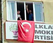 TEHLİKE ÇANLARI;BİR GRUP ELAZIĞ HDP İL BİNASINA GİRDİ