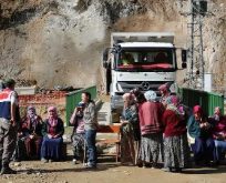 DAYAK CENNETTEN ÇIKMA!TOMAYLA BİBER GAZIYLA YERLERDE SÜRÜKLENDİLER,AKP’YE OY VERDİLER