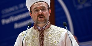 İNEĞE TAPAN HİNTLİ O BÜTÇEYLE UZAYA ÇIKIYOR
