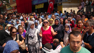 ŞEHİT CENAZESİNDE BÜYÜK TEPKİ;ERDOĞAN OĞLUNU GÖNDER