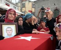 ŞEHİT POLİSİN CENAZESİNDE AKP’YE PROTESTO