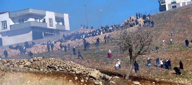 ÇATIŞMA SÜRECİ AĞIRLAŞIYOR,CİZRE’DE YARALILARI ALMAYA GİDENLERE ATEŞ AÇILDI