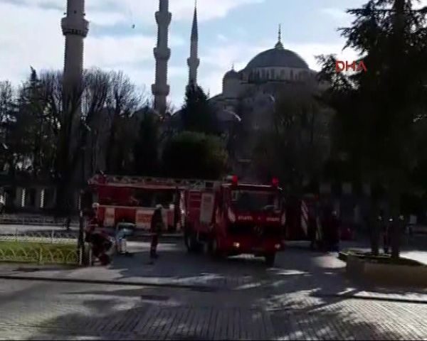 SULTAN AHMET MEYDANI PATLAMASINDA CANLI BOMBA ŞÜPHESİ,YARALI POLİSLER VAR