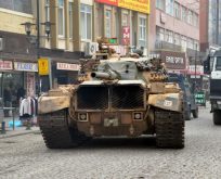 DİYARBAKIR SUR’DA ÇATIŞMALAR SÜRÜYOR,ROKETLİ SALDIRI DA 2 ASKER YARALANDI