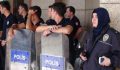 BU DA OLDU,İLK TÜRBANLI KOMİSER GÖREVE BAŞLADI
