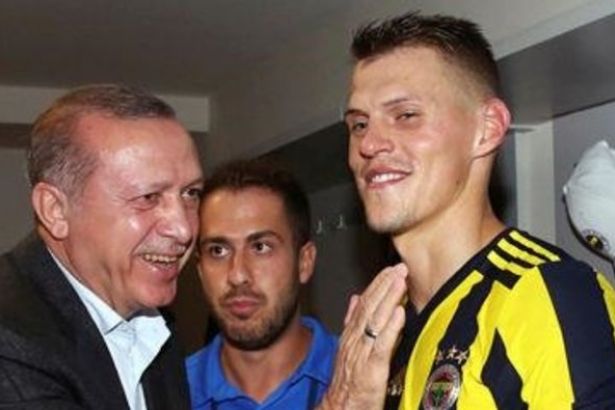 ERDOĞAN SOYUNMA ODASINDA;”BENİ İZLESE O GOLÜ ATARDI..”