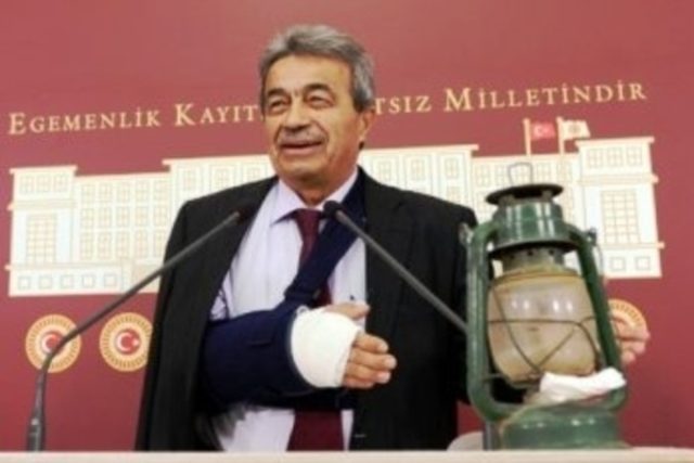 KAMER GENÇ,MEZARI BAŞINDA ANILDI.ONLAR HOCA EFENDİ HAZRETLERİ DERKEN,FETÖ DİYEN OYDU