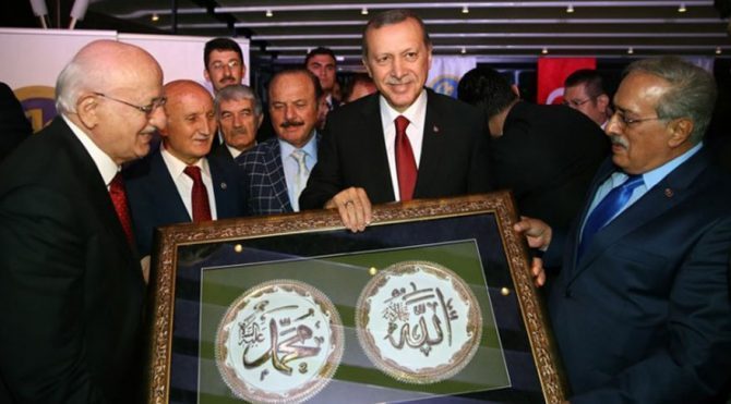 ERDOĞAN’IN KURUCUSU OLDUĞU VAKIFTAN ÇİRKİN 30 AĞUSTOS İLANI