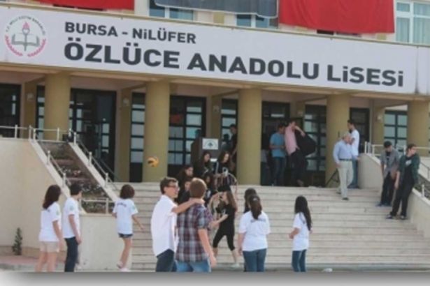 LİSE MÜDÜRÜ EZAN OKUDU,ÖĞRENCİLERİ NAMAZA ÇAĞIRDI